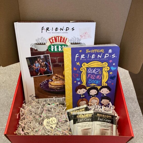 FRIENDS TV SHOW GIFT BOX - Picture 1 of 4